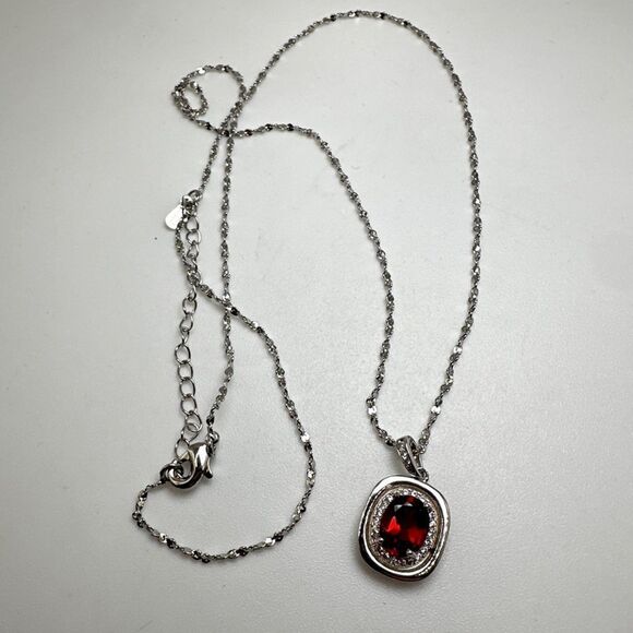1.3ct Mozambique Garnet with halo of cz diamonds, pendant on a 18" 925 chain! - Picture 5 of 15